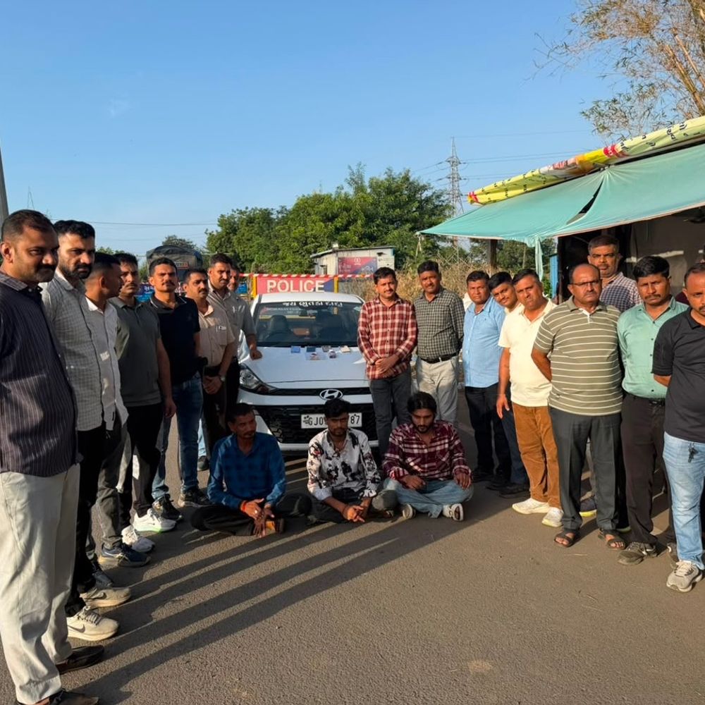 મુંબઈથી ડ્રગ્સ લાવી સુરતમાં સપ્લાય કરનારા આરોપીઓ ઝડપાયા:પોલીસની કડકાઈથી સુરતમાં ડ્રગ્સની શોર્ટેજ થતા વધુ નફાની લાલચ જાગી, ત્રણ સાગરીતો જેલભેગા
