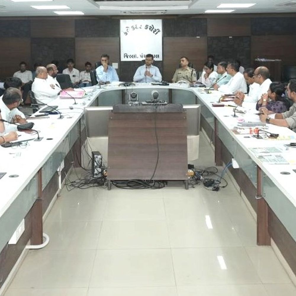 પંચમહાલમાં જિલ્લા સંકલન સમિતિની બેઠક યોજાઈ:કલેક્ટર કચેરીમાં જનપ્રતિનિધિઓના પ્રશ્નોના નિરાકરણ પર ભાર