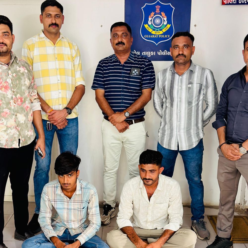 કિયા સેલ્ટોસમાંથી 2 હજાર બોટલ દારૂ ઝડપાયો:બે રાજસ્થાની બૂટલેગરોની 13.79 લાખના મુદ્દામાલ સાથે ધરપકડ, કલોલ ગાંધીનગર હાઈવે પર ફિલ્મી દ્રશ્યો સર્જાયા