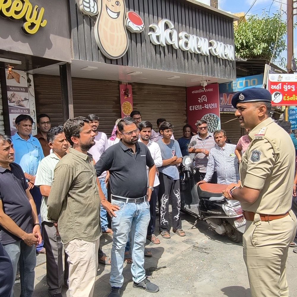 ઇંડા-ચિકન લારી વિવાદમાં પાંચની ધરપકડ:નવસારીમાં ડેરી પાસે લારી મૂકવા બાબતે મારામારી, કોર્ટમાં રજૂ કરાયા