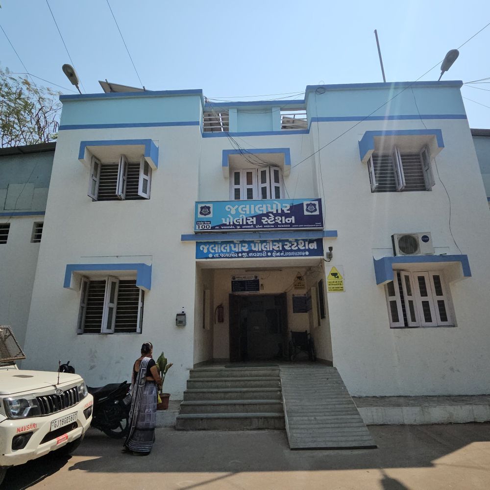 નવસારીમાં મોતની બે ઘટના:વિજલપોરમાં રત્નકલાકારે આપઘાત કર્યો; ટ્રેનની અડફેટે આધેડનું માથું ધડથી અલગ થયું