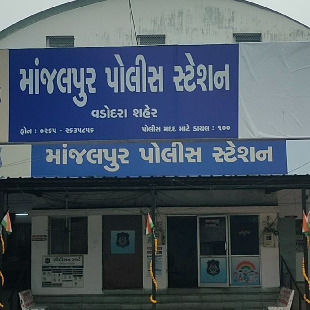 વસતી ગણતરી દરમિયાન મહિલાકર્મી અને તેના મંગેતર સાથે મારામારી:દુકાન પર લખેલો નંબર ભૂંસી નાખવાનું કહીને અજાણ્યા શખસે હંગામો મચાવ્યો