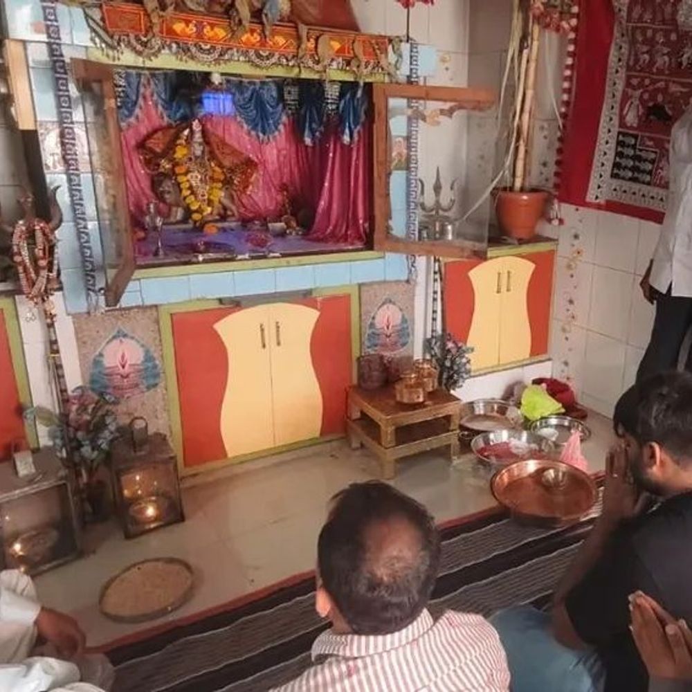કરણગઢમાં જિલ્લા પંચાયત પ્રમુખના નિવાસસ્થાને માંડવો યોજાયો:ભાજપ જિલ્લા પ્રમુખ હાર્દિક ટામલિયા સહિતના આગેવાનો હાજર રહ્યા