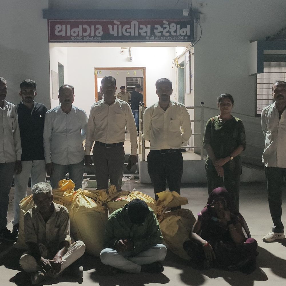 થાનગઢમાં 7.87 લાખના પોશડોડા સાથે 4 આરોપી ઝડપાયા:ANTF રાજકોટ ઝોને ગેરકાયદેસર જથ્થો પકડી વધુ તપાસ હાથ ધરી