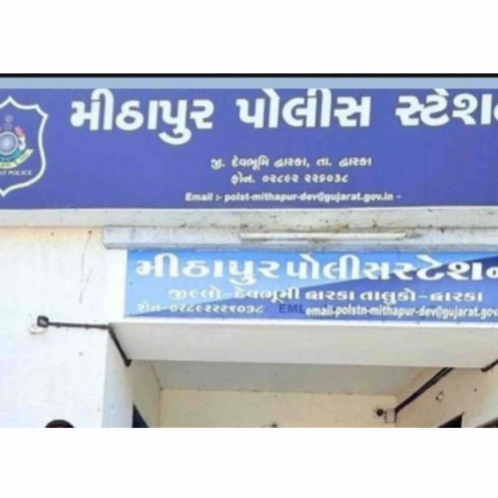 મીઠાપુર પોલીસે 69,300 રૂપિયાનો દારૂ ઝડપ્યો:એક આરોપીની ધરપકડ, 63 બોટલ જપ્ત કરાઈ