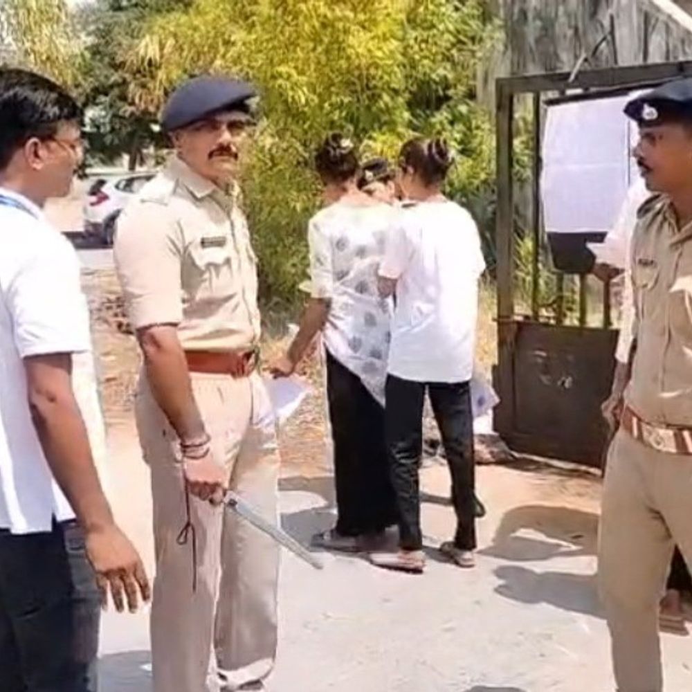 અરવલ્લીમાં NEET પરીક્ષા શાંતિપૂર્ણ સંપન્ન:4 કેન્દ્રો પર 1083 વિદ્યાર્થીઓ હાજર, 219 ગેરહાજર રહ્યા