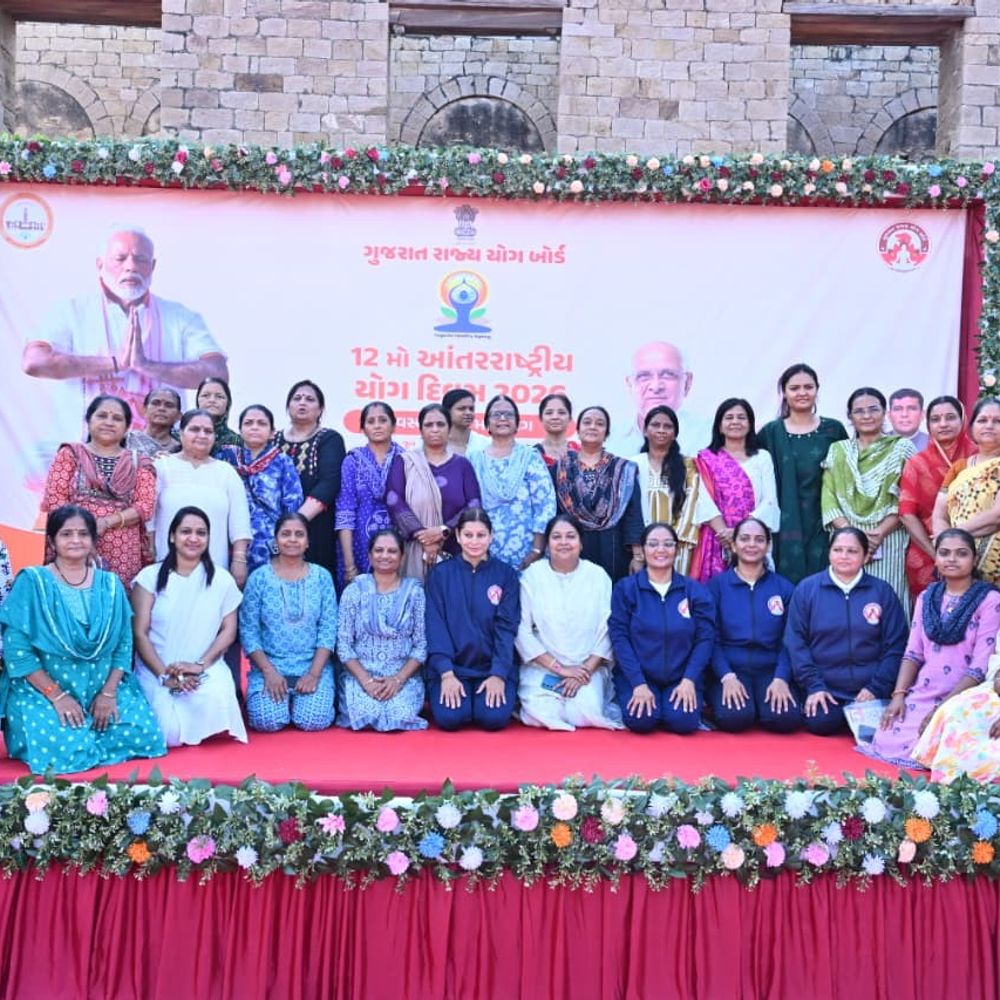 સુરેન્દ્રનગરમાં 12મો આંતરરાષ્ટ્રીય યોગ દિવસ ઉજવાયો:સાંસદ ચંદુભાઈ શિહોરાની ઉપસ્થિતિમાં જવાહર પરેડ ગ્રાઉન્ડ ખાતે કાર્યક્રમ યોજાયો