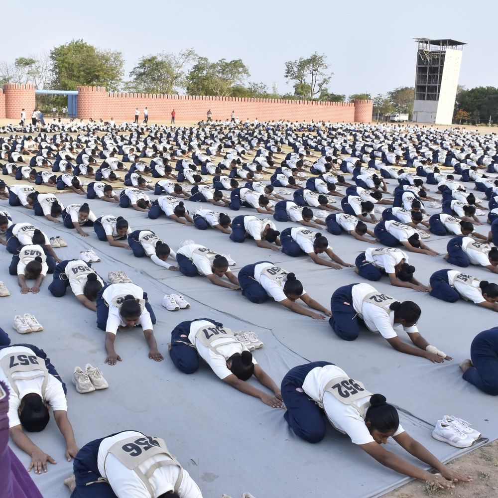 12મા વિશ્વ યોગ દિવસની ભવ્ય ઉજવણી:સાંસદ રાજેશ ચુડાસમા સહિત પોલીસ તાલીમાર્થી, વિદ્યાર્થીઓએ યોગ કર્યાં, યોગ મન અને ચેતનાને જગાડવાની પ્રક્રિયા:સાંસદ