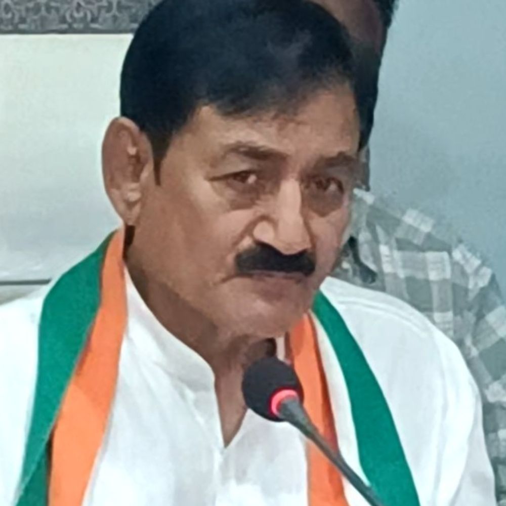 વિદ્યાર્થીઓને ટેક્નોલોજીના બદલે તલવાર ત્રિશૂળ આપી ભવિષ્ય સાથે ચેડા:દેશના શિક્ષણમંત્રીને સરકારમાંથી કાઢી મૂકવા જોઈએ, કોંગ્રેસના પૂર્વમંત્રી ભરતસિંહ સોલંકીના ભાજપ સરકાર પર પ્રહાર