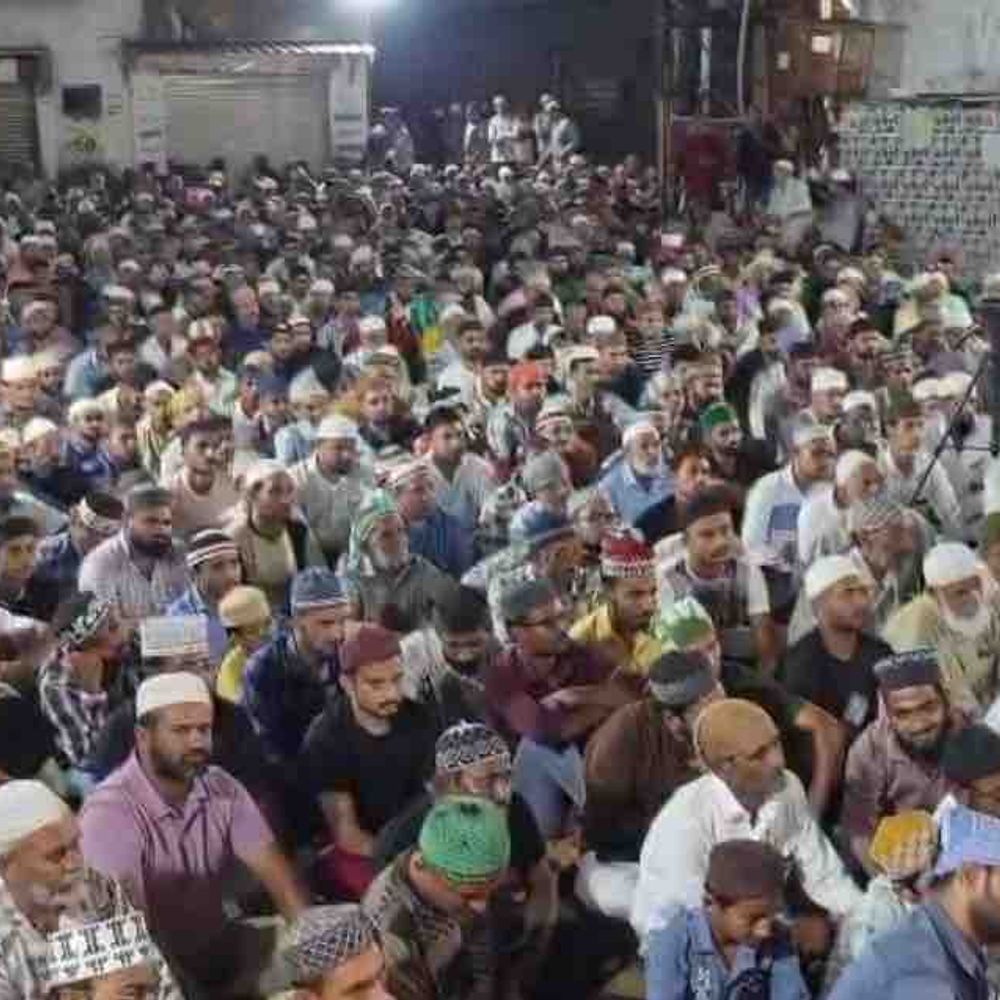 જામનગરમાં મોહર્રમ કાર્યક્રમમાં તિરંગા થીમનો શણગાર:રઝાનગર વિસ્તારમાં 'દાસ્તાને કરબલા' વાઇઝમાં મોટી સંખ્યામાં મુસ્લિમ બિરાદરો હાજર રહ્યા