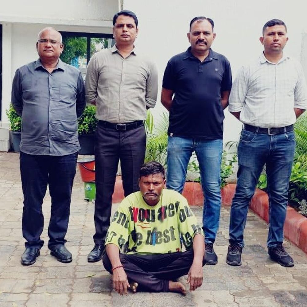 નવસારી LCBએ 13 વર્ષથી ફરાર આરોપીને ઝડપ્યો:અપહરણ-પોક્સો કેસનો આરોપી મધ્યપ્રદેશથી ઝડપાયો