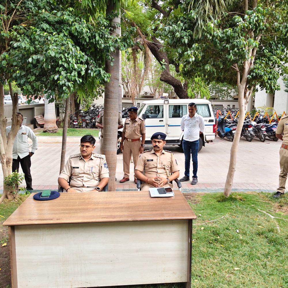 બોટાદમાં DYSP અધ્યક્ષતામાં શાંતિ સમિતિની બેઠક યોજાઈ:આગામી તહેવારો પૂર્વે કાયદો વ્યવસ્થા જાળવવા ચર્ચા