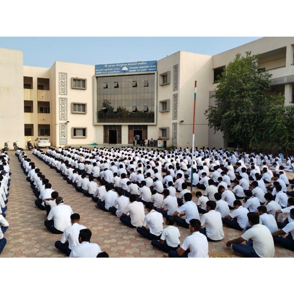 વિશ્વ યોગ દિવસ નિમિત્તે આર્ટ ઓફ લીવિંગની અનોખી પહેલ:અમદાવાદમાં 50થી વધુ સ્થળોએ 25 હજારથી વધુ લોકોએ આર્ટ ઓફ લિવિંગ સાથે યોગાભ્યાસ કર્યો