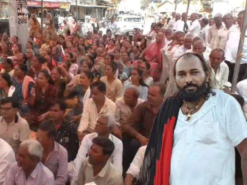 હકાભાનું ખેડૂત સમર્થન: સરકાર પર દબાણ, વળતરનો મુદ્દો ગૂંચવાયો