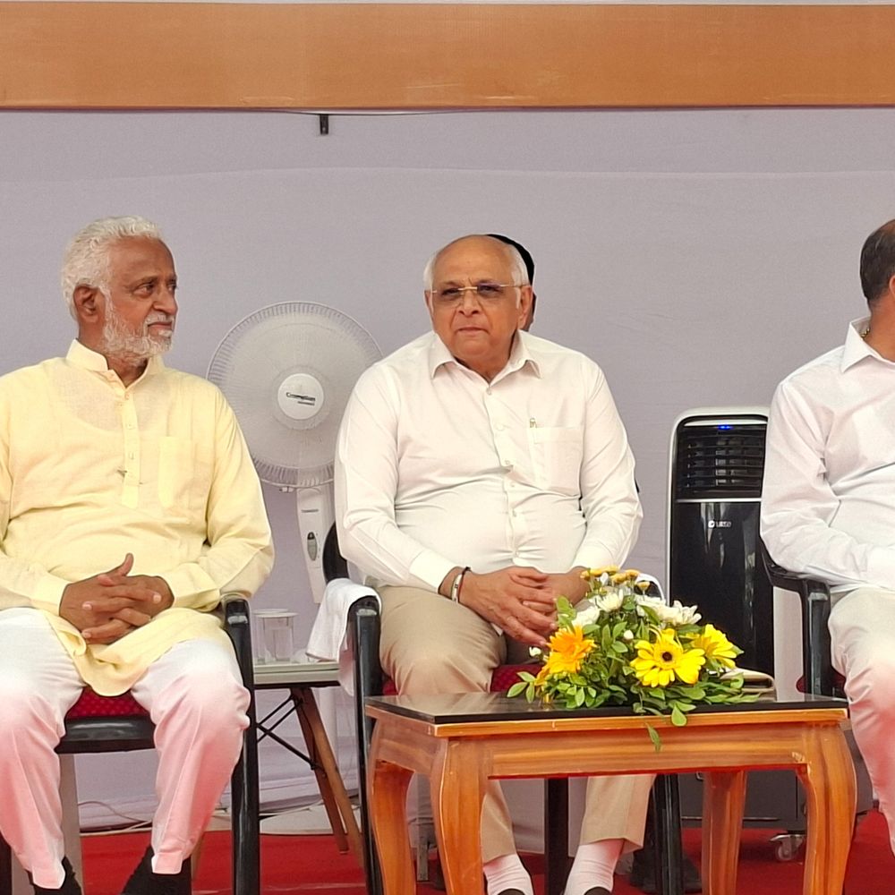 મોદી જ્યાં ભણ્યા ત્યાંથી શાળા પ્રવેશોત્સવનો પ્રારંભ:CMએ વડનગરની બી.એન.હાઈસ્કૂલમાં વિદ્યાર્થીઓને પ્રવેશ અપાવ્યો, કહ્યું- ડ્રોપ આઉટ રેશિયો 37%થી ઘટીને 1%થી ઓછો થયો