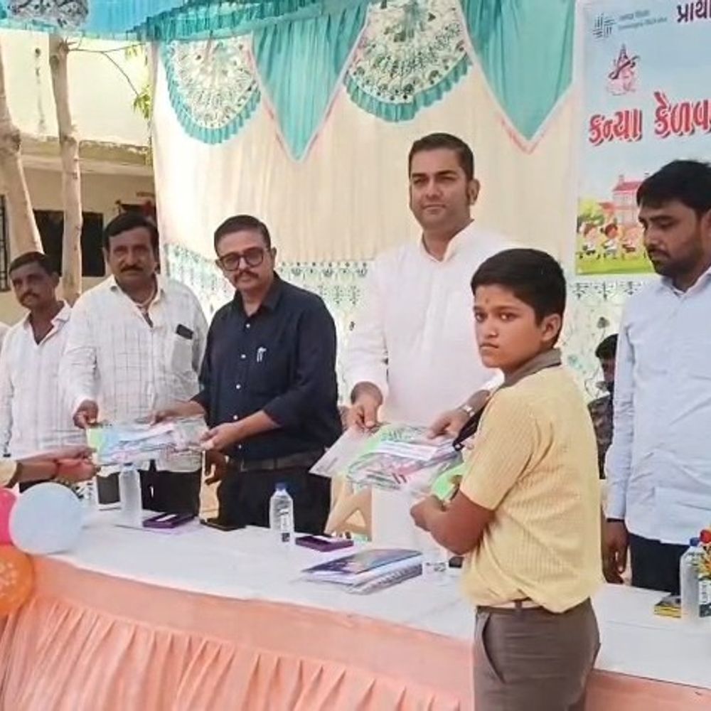 બોટાદ જિલ્લામાં શાળા પ્રવેશોત્સવનો પ્રારંભ:ઝમરાળા ગામે રાજ્યસભાના સાંસદ કેસરીદેવસિંહજી ઝાલાએ કરાવ્યો શુભારંભ