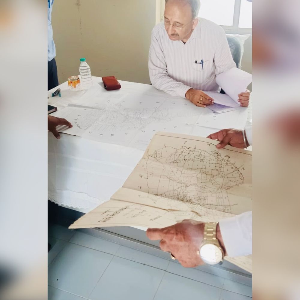 મોટા પાચસરા ગ્રામ પંચાયતમાં કલેક્ટરની તપાસ:કલેક્ટર પી.બી. પંડ્યાએ વહીવટી રેકોર્ડ અને વિકાસકાર્યોની સમીક્ષા કરી