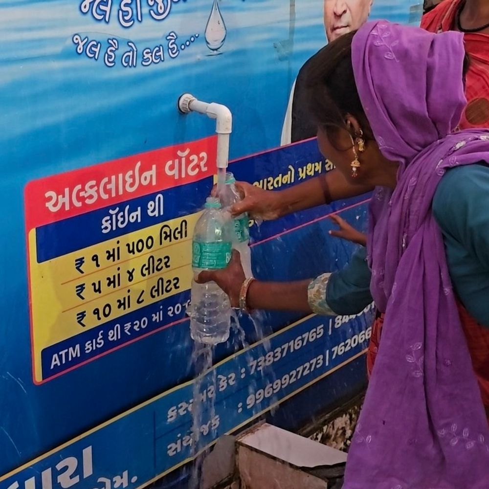 ગોધરાના અલ્કલાઇન વોટર ATMમાંથી પાણી નીકળવા લાગ્યું:સિવિલ હોસ્પિટલ આવતાં દર્દી અને સગાવહાલાંને પૈસા ખર્ચવા છતાં તરસ્યા રહેતા, દિવ્યભાસ્કરના રિપોર્ટ બાદ ફરી શરૂ