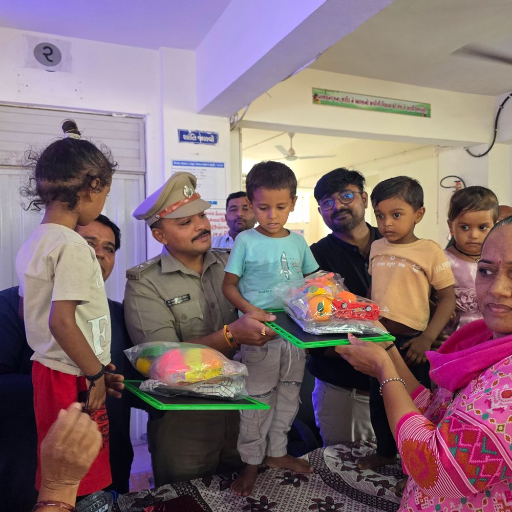 હિંમતનગરના બેરણામાં શાળા પ્રવેશોત્સવ યોજાયો:આંગણવાડી અને ધો.9માં કુલ 92 વિદ્યાર્થીઓને પ્રવેશ અપાયો