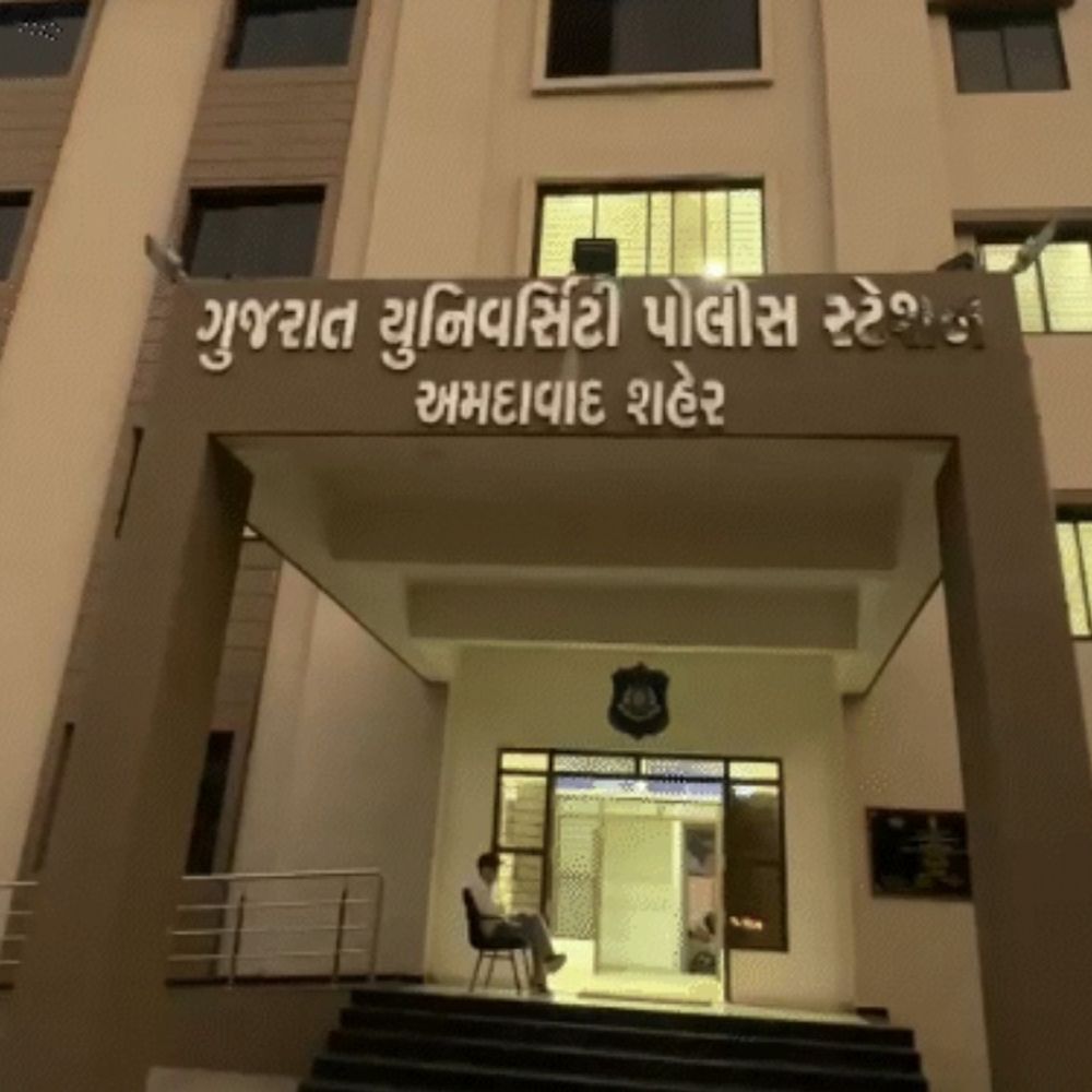 વેપારીની એકટીવાની ડેકીમાંથી 7 લાખના સોના અને ડાયમંડના દાગીનાની ચોરી:ચક્કર આવતા ચાવી કાઢ્યા વિના એકટીવા ઊભું રાખી સાઇડમાં આરામ કરવા લાગ્યા, અજાણ્યા શખ્સો હાથ સાફ કરી ગયા