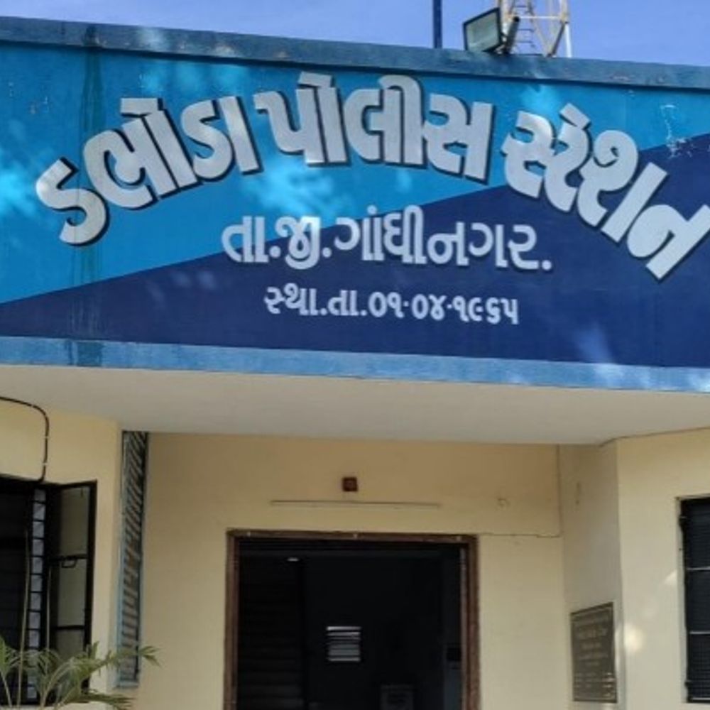 ડમ્પર પાછળ બાઇક ઘૂસી જતા યુવકનું મોત:મૂળ અમરેલીનો ઋત્વિક પાલજથી શાહપુર બાપા સીતારામ સર્કલ તરફ જતો હતો