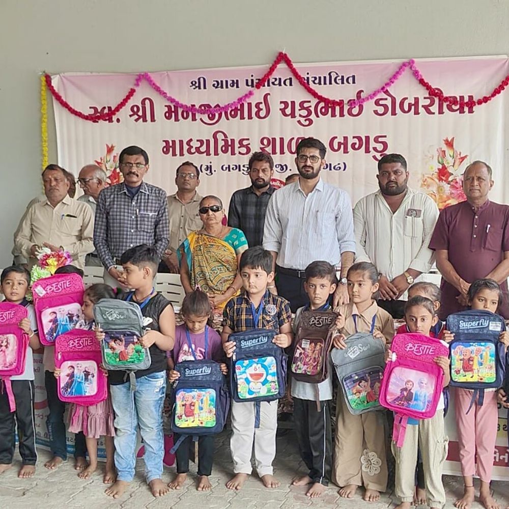 પ્રવેશોત્સવ શરૂ:પ્રથમ દિને 9872 વિદ્યાર્થીઓ નવા શૈક્ષણિક સત્રમાં પ્રવેશ્યા