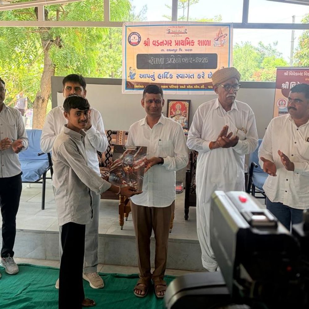 વડનગરમાં પ્રવેશોત્સવ 2026 યોજાયો:રાજ્યકક્ષાના મંત્રી સ્વરૂપજી ઠાકોરની ઉપસ્થિતિમાં વિદ્યાર્થીઓને પ્રવેશ અપાયો