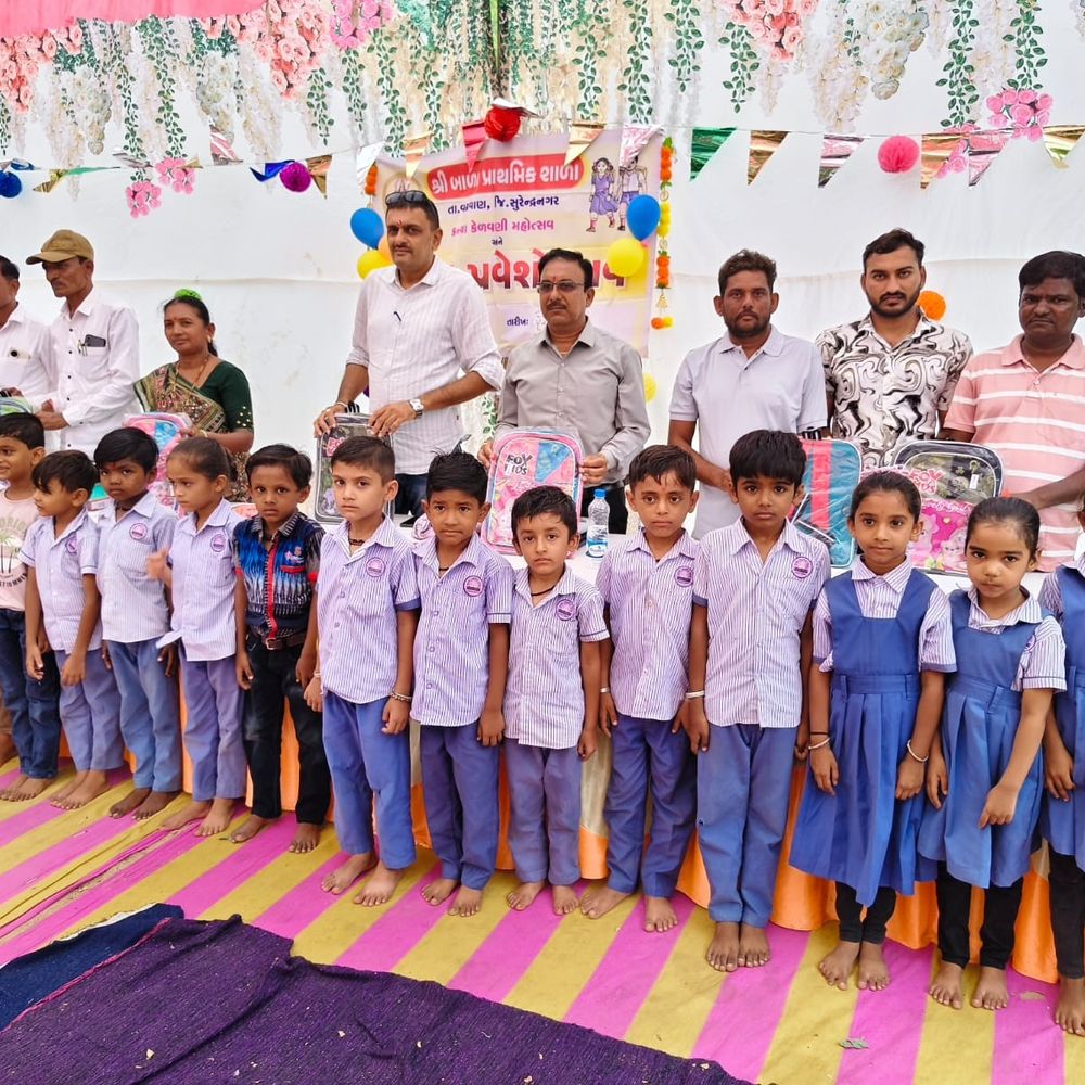 બાળા પ્રાથમિક શાળામાં પ્રવેશોત્સવ ઉજવાયો:જિલ્લા પંચાયત પ્રમુખ સહિત મહાનુભાવોની ઉપસ્થિતિ