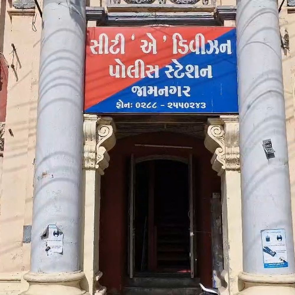 જામનગરમાં પોલીસકર્મી સસ્પેન્ડ:ફરજમાં બેદરકારી, સત્તાના દુરુપયોગ બદલ SPએ કાર્યવાહી કરી