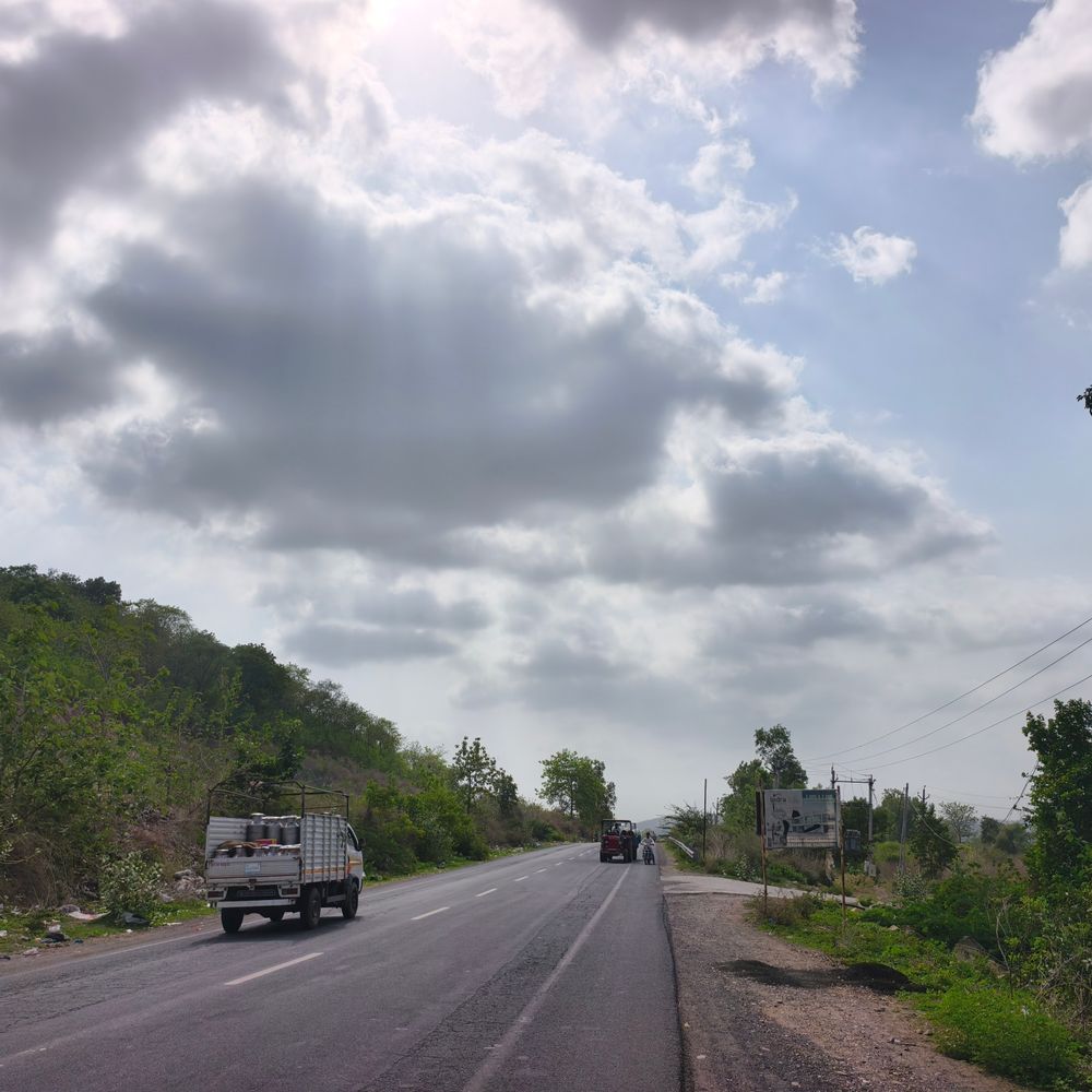 મહીસાગરમાં સવારથી વાદળછાયું વાતાવરણ:ચોમાસા પહેલા ઉકળાટ અને બફારો યથાવત