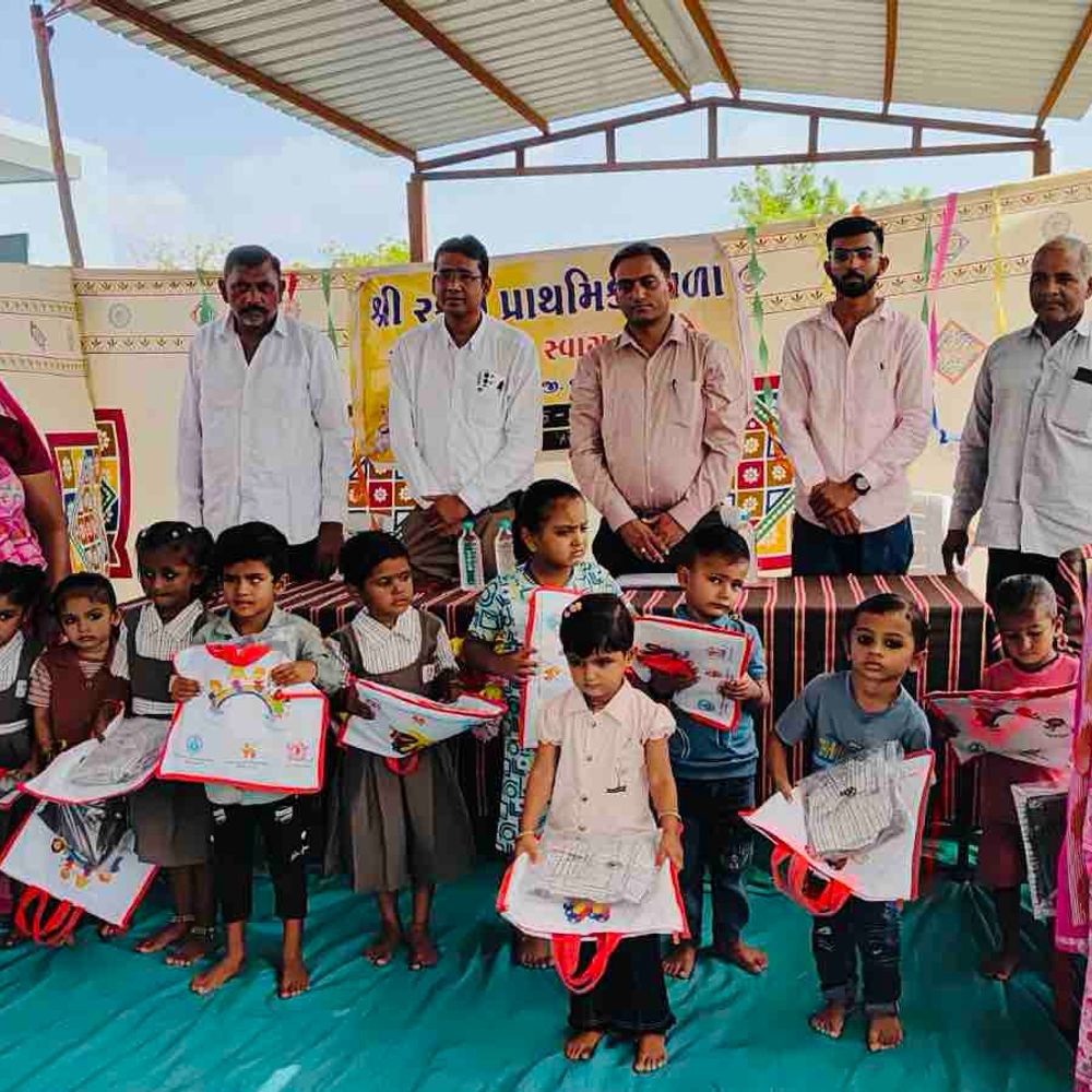 રક્કા પ્રાથમિક શાળામાં શાળા પ્રવેશોત્સવ ઉજવાયો:નવપ્રવેશી બાળકોનું સ્વાગત, મહાનુભાવોએ આપ્યું માર્ગદર્શન