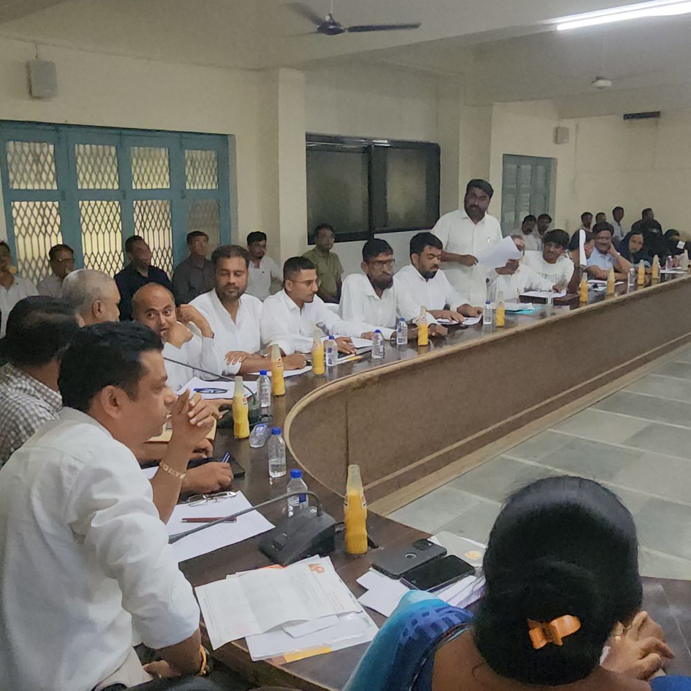 વેરાવળ નગરપાલિકાની પ્રથમ બોર્ડ બેઠકમાં હોબાળો:કોંગ્રેસની રજૂઆત વખતે રાષ્ટ્રગીત શરૂ કરાયું, ભાજપમાં આંતરિક મતભેદ સપાટી પર