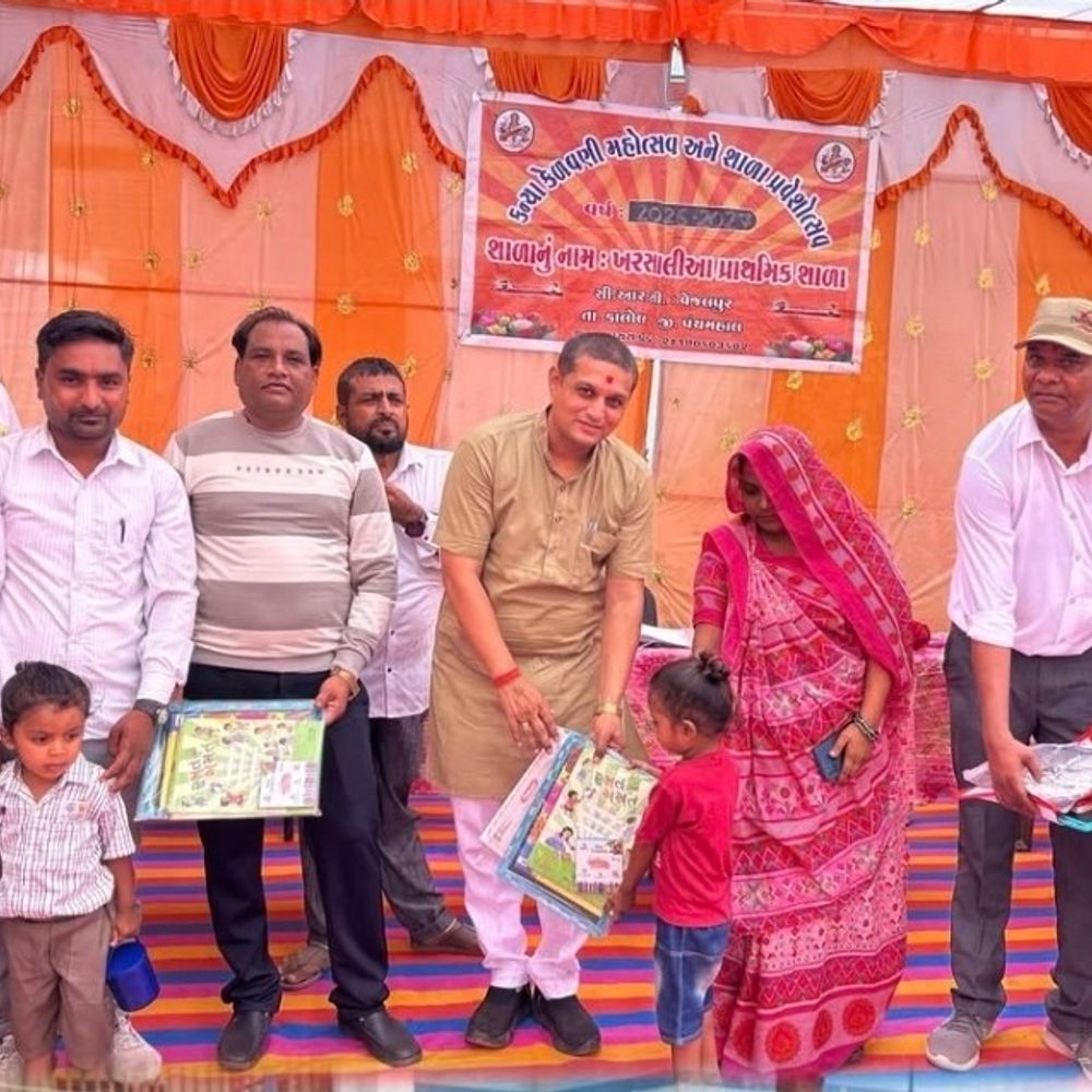 કન્યા કેળવણી મહોત્સવ અને શાળા પ્રવેશોત્સવની ઉજવણી:વેજલપુર નાયક ફળિયા શાળામાં જિલ્લા પંચાયત પ્રમુખ નીરજ પટેલની ઉપસ્થિતિમાં કાર્યક્રમ યોજાયો