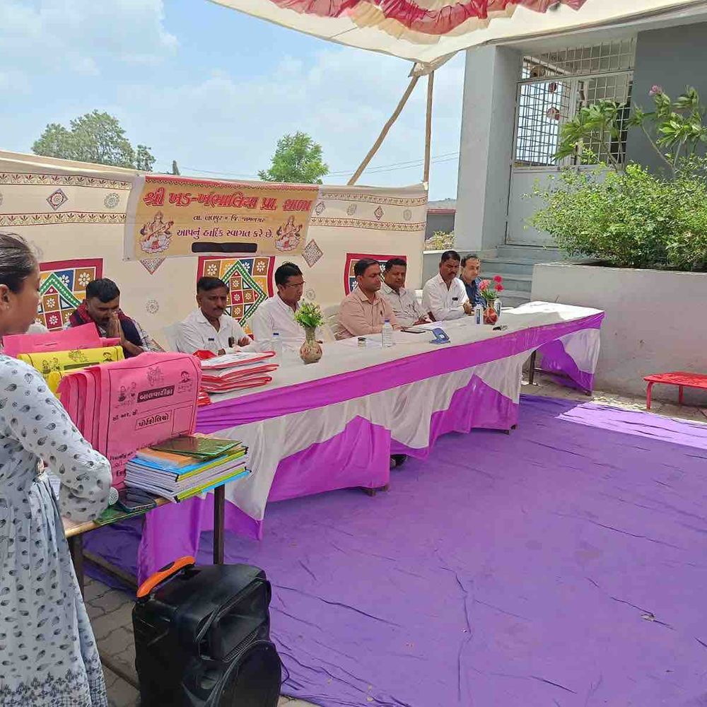 ખડ ખંભાળિયા શાળામાં શાળા પ્રવેશોત્સવ યોજાયો:નવા વિદ્યાર્થીઓનું મહાનુભાવો દ્વારા ઉષ્માભેર સ્વાગત કરાયું