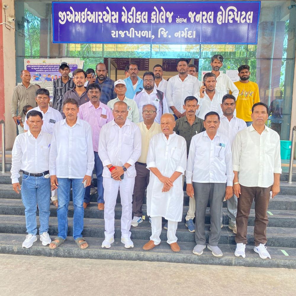નર્મદામાં મનરેગા સહિત અનેક મુદ્દે કોંગ્રેસનો હલ્લાબોલ:ભાજપના નેતાઓના જોબકાર્ડમાં નામ હોવાનો આક્ષેપ, કલેક્ટરને તપાસની માંગ
