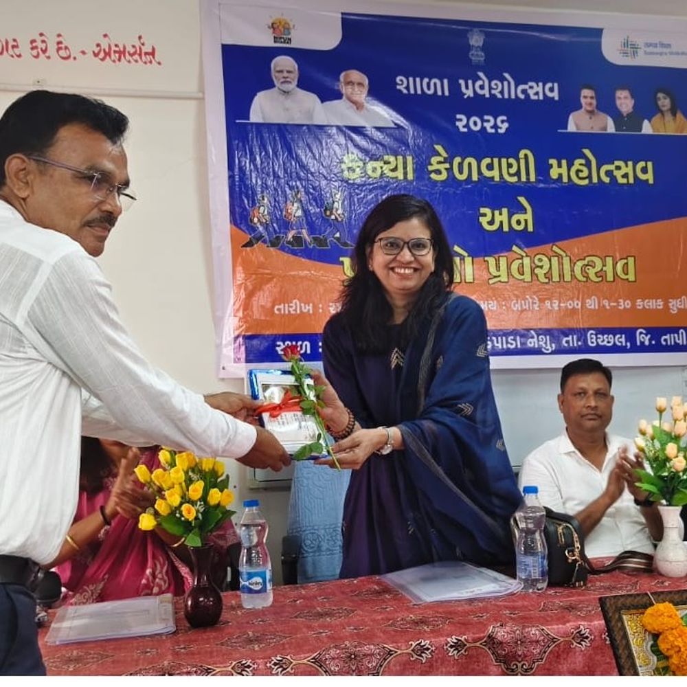 તાપીમાં કન્યા કેળવણી, શાળા પ્રવેશોત્સવનો પ્રારંભ:બાળકોને શાળામાં પ્રવેશ અપાયો, શૈક્ષણિક કીટનું વિતરણ