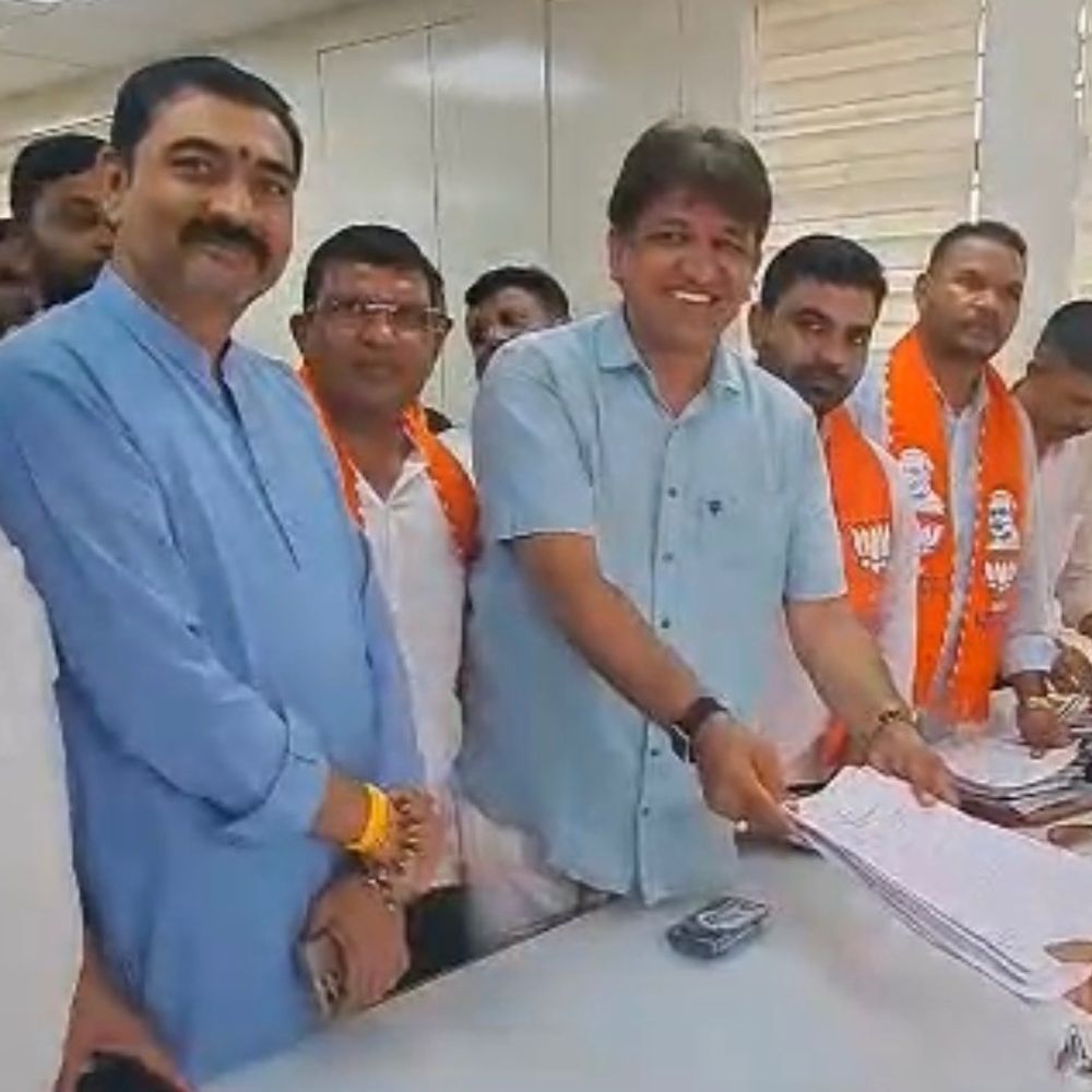 સુમુલ ડેરી ચૂંટણીમાં મોટો ગરમાવો:ભાજપ પ્રેરિત 16 ઉમેદવારો સામે પક્ષના જ બળવાખોરો મેદાનમાં, 5 બિનહરીફ, 15 જુલાઈએ 15 કેન્દ્રો પર થશે મતદાન
