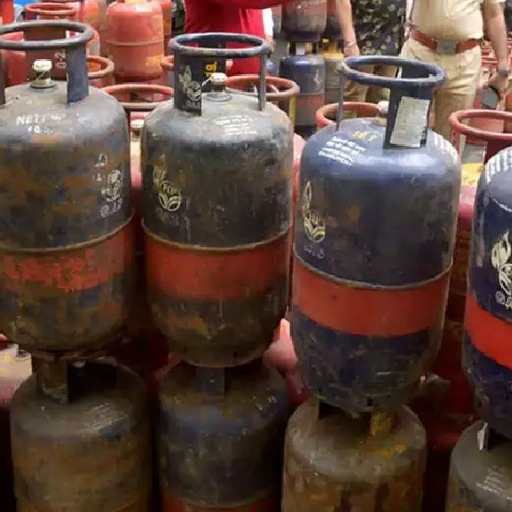 કોમર્શિયલ LPG પરથી મર્યાદા હટી, હવે 100% સપ્લાય થશે:કેન્દ્ર સરકારનો નિર્ણય, ઉદ્યોગો માટે બલ્ક સપ્લાય પરનો પ્રતિબંધ પણ હટાવ્યો