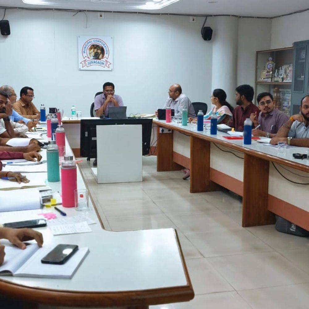 જૂનાગઢ કમિશનરની બેઠક: હવે તમારા નજીકના અર્બન હેલ્થ સેન્ટર પર બે મહિનામાં 64 ટેસ્ટ