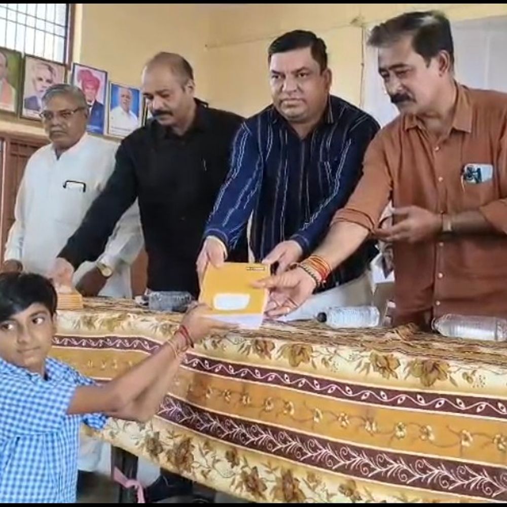 ભરૂચમાં શાળા પ્રવેશોત્સવની ઉજવણી:શ્રી સચ્ચિદાનંદ વિદ્યાલયમાં નોટબૂક વિતરણ કરાયું