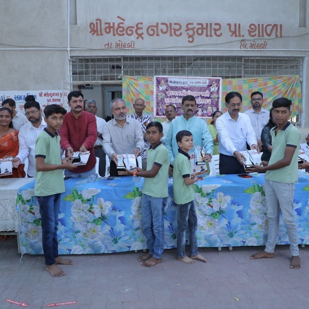 મંત્રી કાંતિભાઈ અમૃતિયાની અધ્યક્ષતામાં શાળા પ્રવેશોત્સવ યોજાયો:નવપ્રવેશી બાળકોનું સ્વાગત, 5 હજાર વૃક્ષો વાવવાની અપીલ