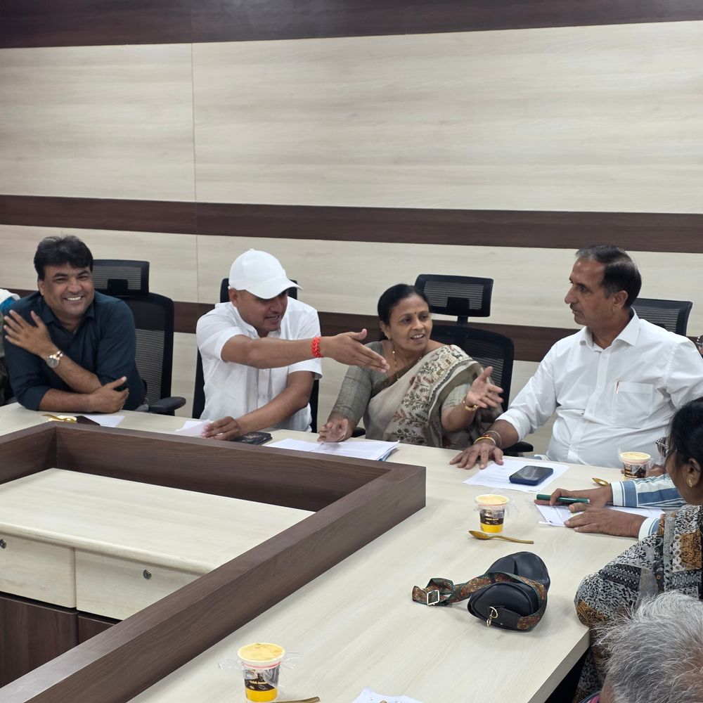 હિંમતનગર પાલિકાની સામાન્ય સભામાં વિપક્ષ-ચીફ ઓફિસર વચ્ચે શાબ્દિક ટપાટપી:વિકાસ કામો મુદ્દે ગરમાવો, નવીન હોલ નાનો પડતાં બેઠક મુશ્કેલ બની