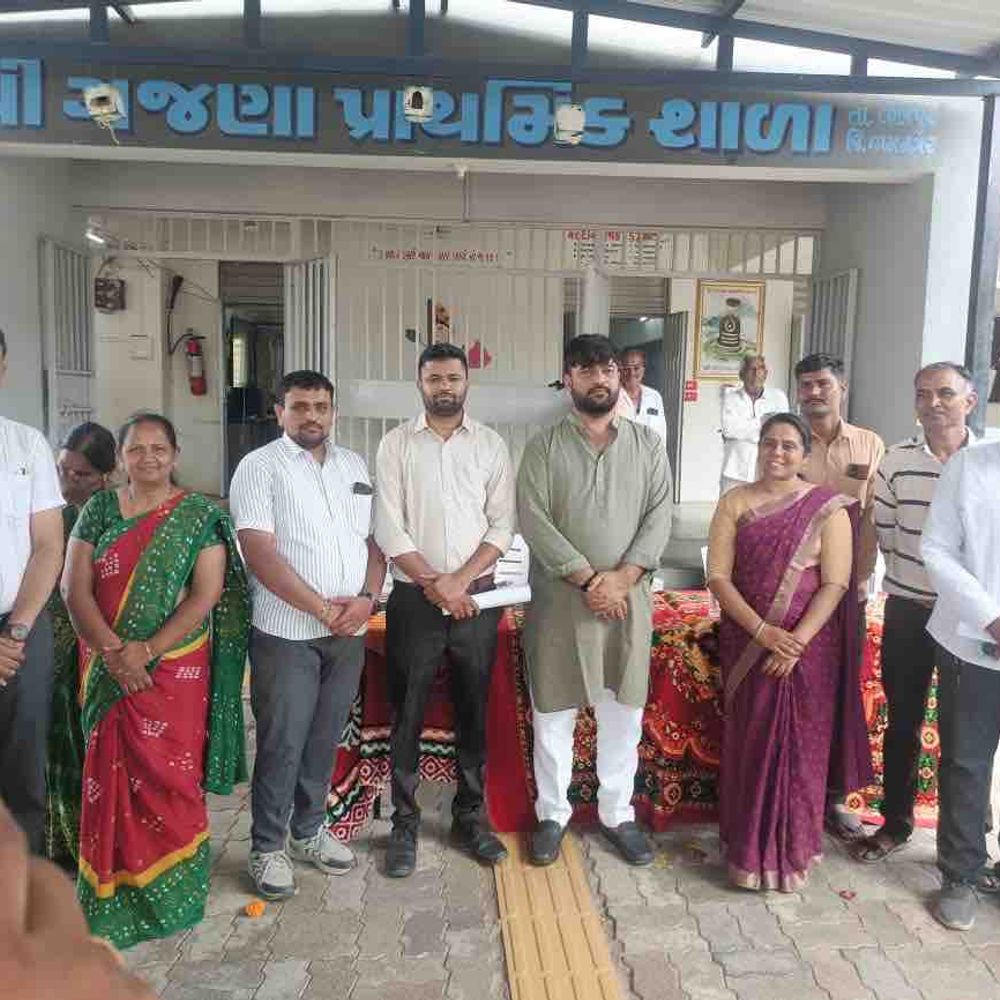 ગજણા પ્રાથમિક શાળામાં શાળા પ્રવેશોત્સવ યોજાયો:ધારાસભ્ય હેમતભાઈ ખવા સહિતના મહાનુભાવો ઉપસ્થિત રહ્યા