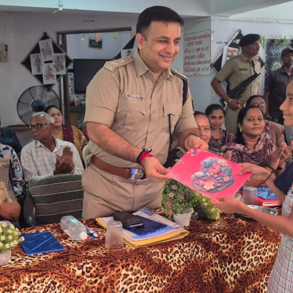 વેરાવળમાં શાળા પ્રવેશોત્સવમાં SP જાડેજા ઉપસ્થિત રહ્યા:ધોરણ 1 થી 8ના વિદ્યાર્થીઓને પ્રવેશ અપાયો, કિટ-ચોકલેટનું વિતરણ કરાયું