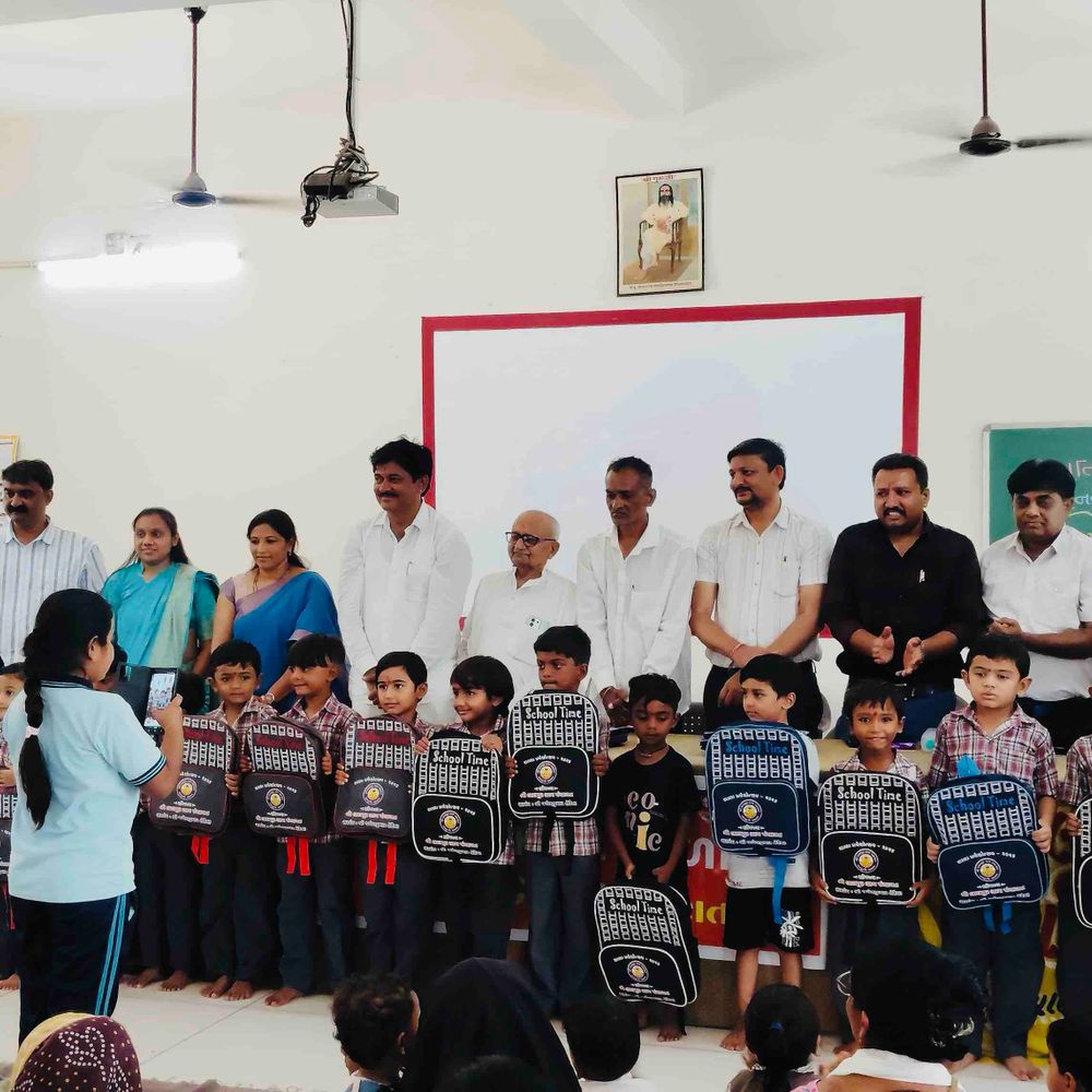 લાલપુરમાં શાળા પ્રવેશોત્સવ-2026ની ઉજવણી:શાળા સ્ટેશન અને લાલપુર પ્રાથમિક શાળાના સંયુક્ત ઉપક્રમે યોજાયો