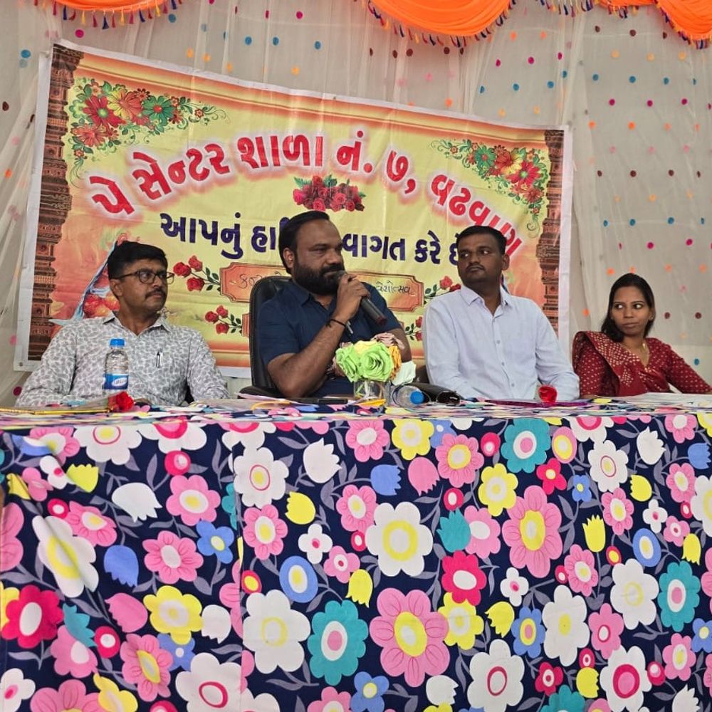 વઢવાણમાં કન્યા કેળવણી, શાળા પ્રવેશોત્સવ ઉજવાયો:મનપાના ડેપ્યુટી કમિશનર સહિતના મહાનુભાવો ઉપસ્થિત રહ્યા