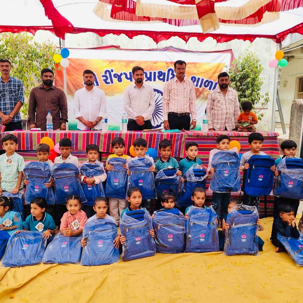 લાલપુર તાલુકામાં શાળા પ્રવેશોત્સવ ઉજવાયો:રીંઝપર, ચોરબેડી, નંદુરી પ્રાથમિક શાળાઓમાં વિદ્યાર્થીઓનું સ્વાગત