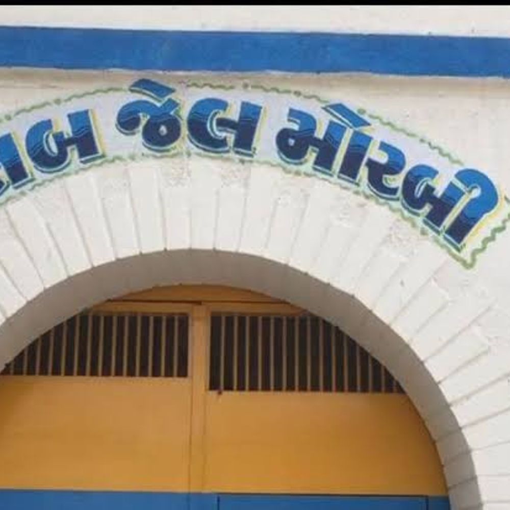 મોરબી જેલમાં ફરી બે મોબાઈલ મળ્યા:ડી.આઈ.જી.ની રેડમાં મંદિર અને બેરેકના વાયરિંગમાંથી કીપેડ ફોન જપ્ત