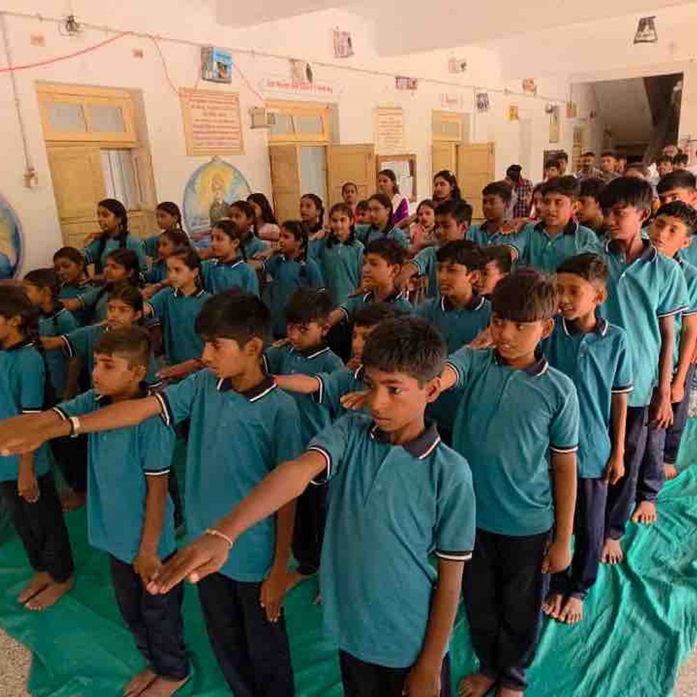 વડ પાંચસરાની આર. એલ. ચંદરિયા શાળામાં પ્રવેશોત્સવ:ધારાસભ્ય હેમંત ખાવા સહિતના અગ્રણીઓ રહ્યા ઉપસ્થિત