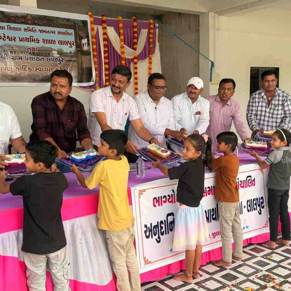 લાલપુર આશ્રમ શાળામાં પ્રવેશોત્સવ ઉજવાયો:અનુદાનિત નિવાસી શાળામાં નવા વિદ્યાર્થીઓનું સ્વાગત કરાયું